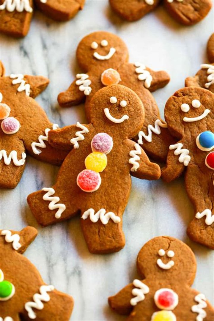 How to make a Gingerbread House in Disney Dreamlight Valley.